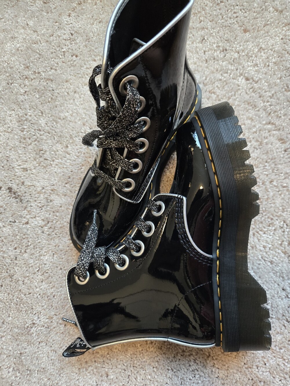 NEW!! Dr Martens Patent MOLLY Platform Boots w/ Silver Contrast Accents. Size 8 - Picture 12 of 13